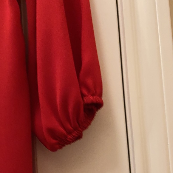 Red blouse scooped back with bow - Picture 4 of 7